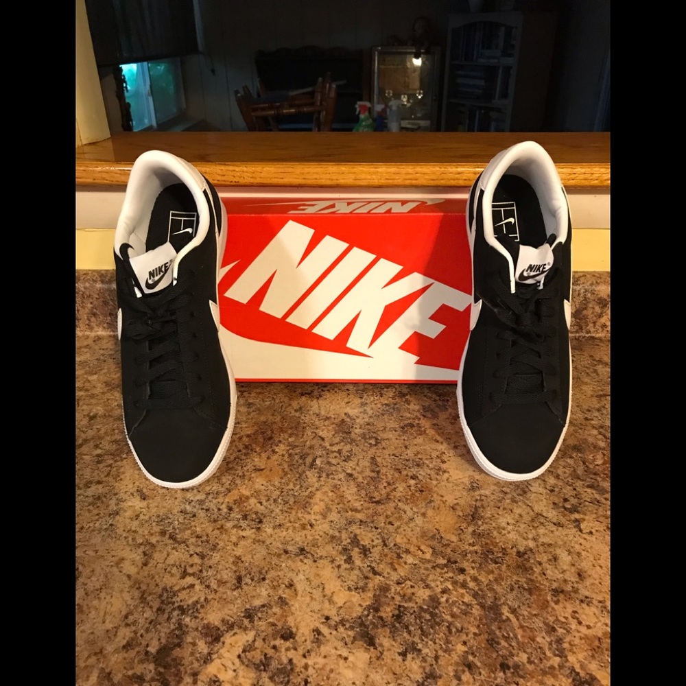 NIB Mens Nike Classic Court Suede Sneakers Sz 8